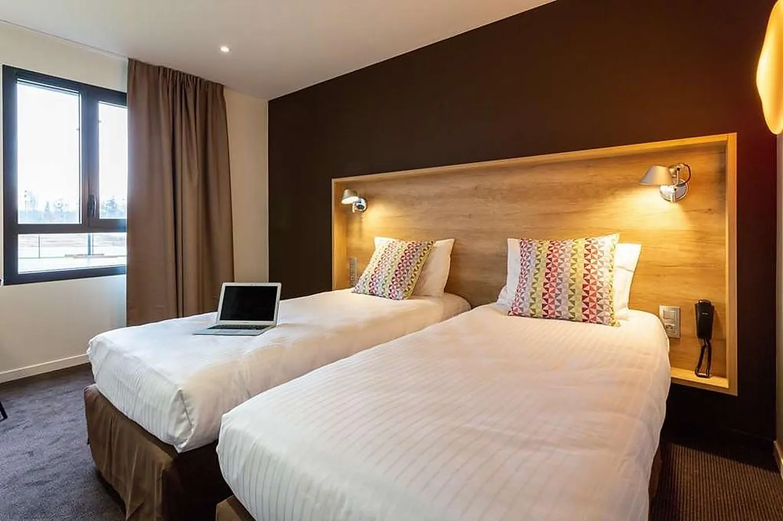 Lieux événementiels, CAMPANILE LAVAL NORD