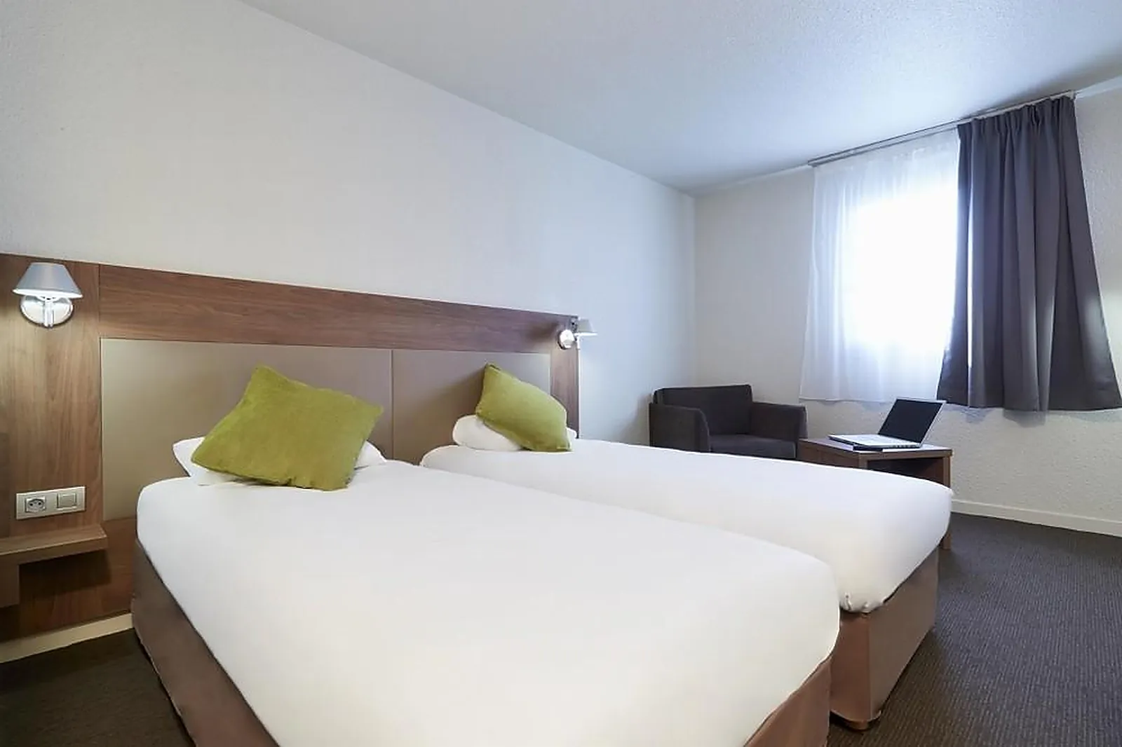 Lieux événementiels, CAMPANILE LE BLANC MESNIL