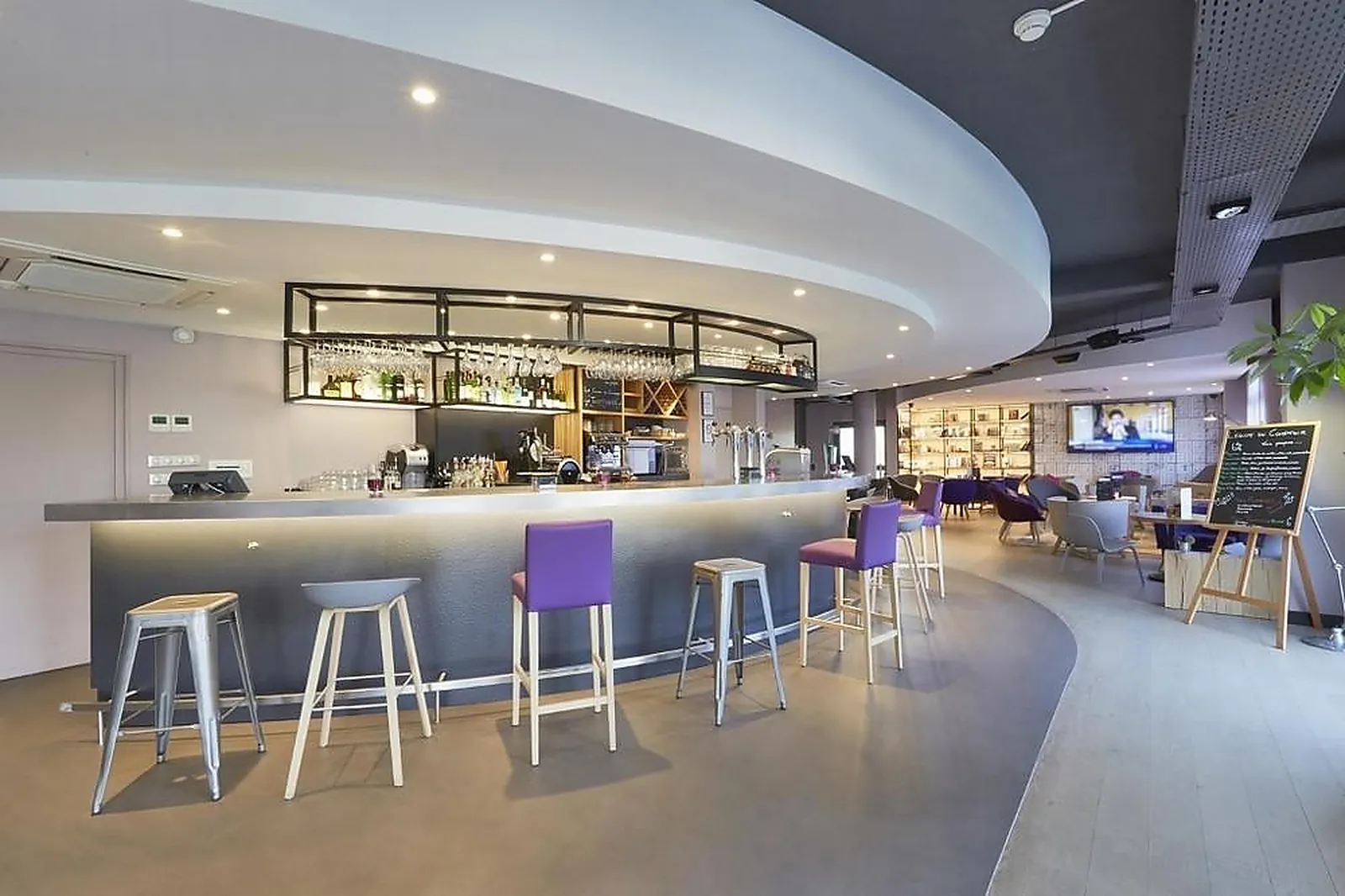 Lieux événementiels, CAMPANILE LE BLANC MESNIL