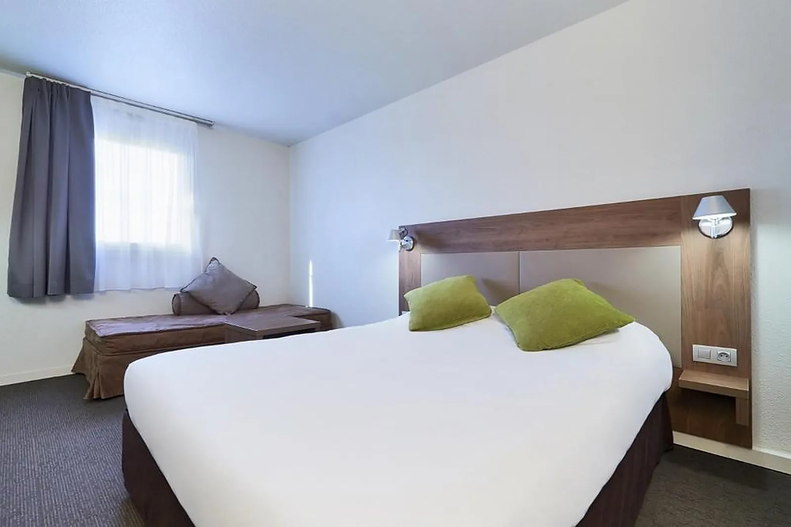 Lieux événementiels, CAMPANILE LE BLANC MESNIL