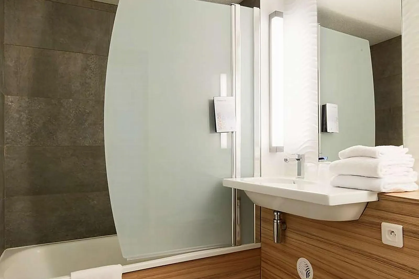 Lieux événementiels, CAMPANILE LE MANS SUD - ARNAGE