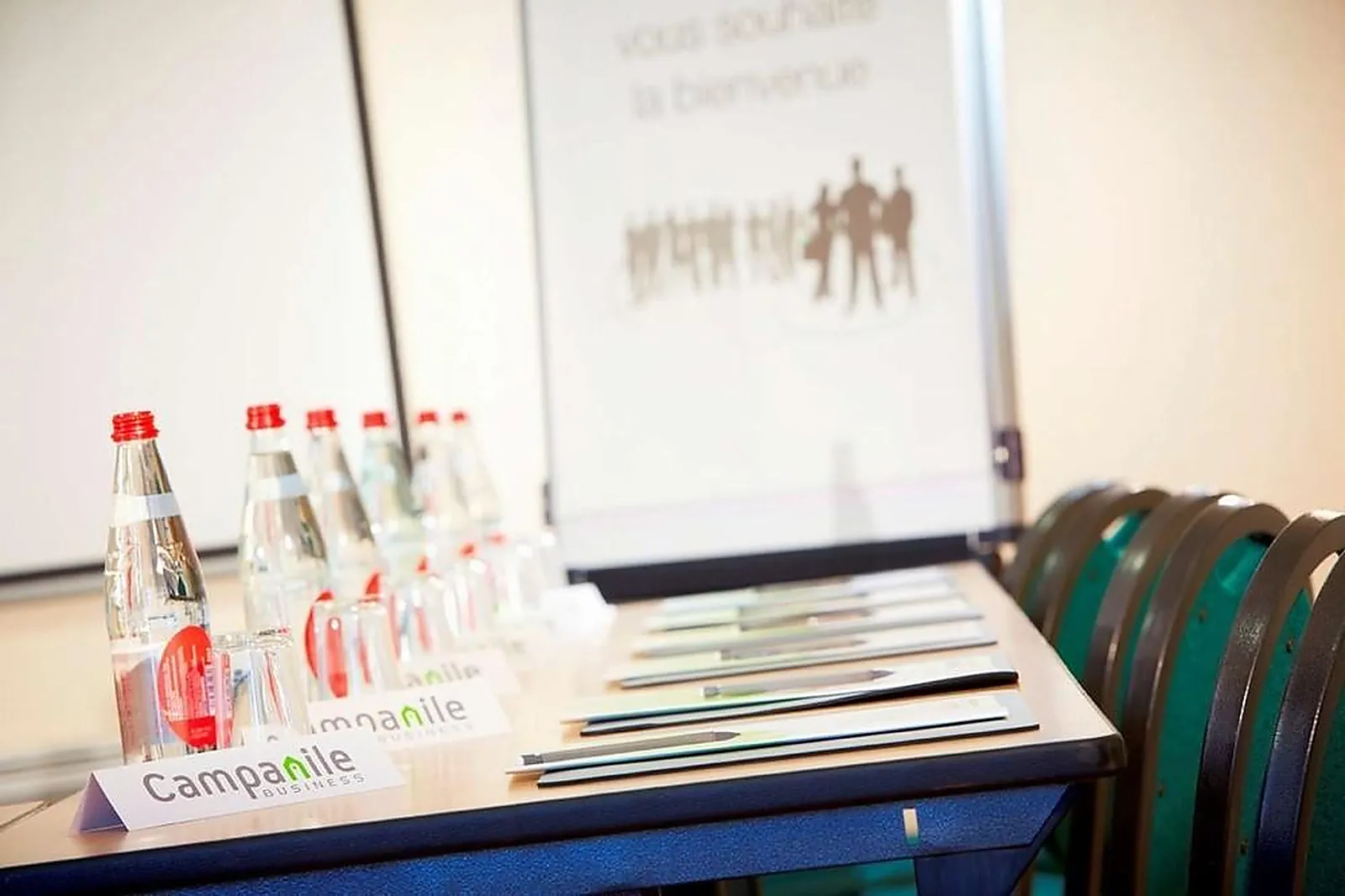 Lieux événementiels, CAMPANILE LIVRY GARGAN