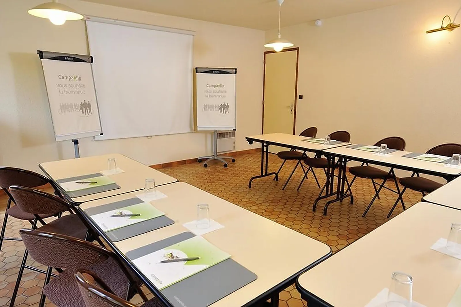 Lieux événementiels, CAMPANILE LORIENT LANESTER