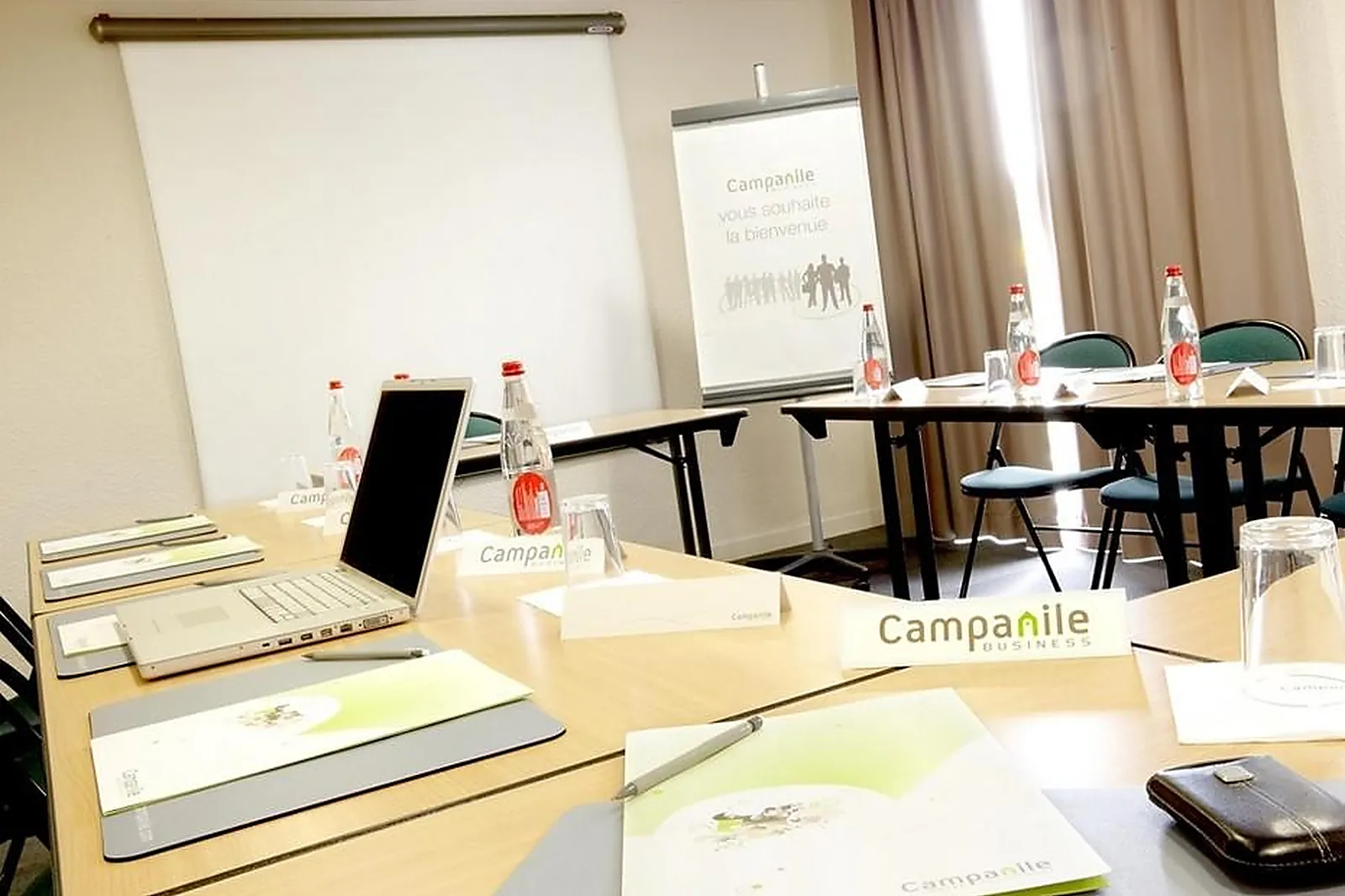 Lieux événementiels, CAMPANILE LYON EST - BRON EUREXPO