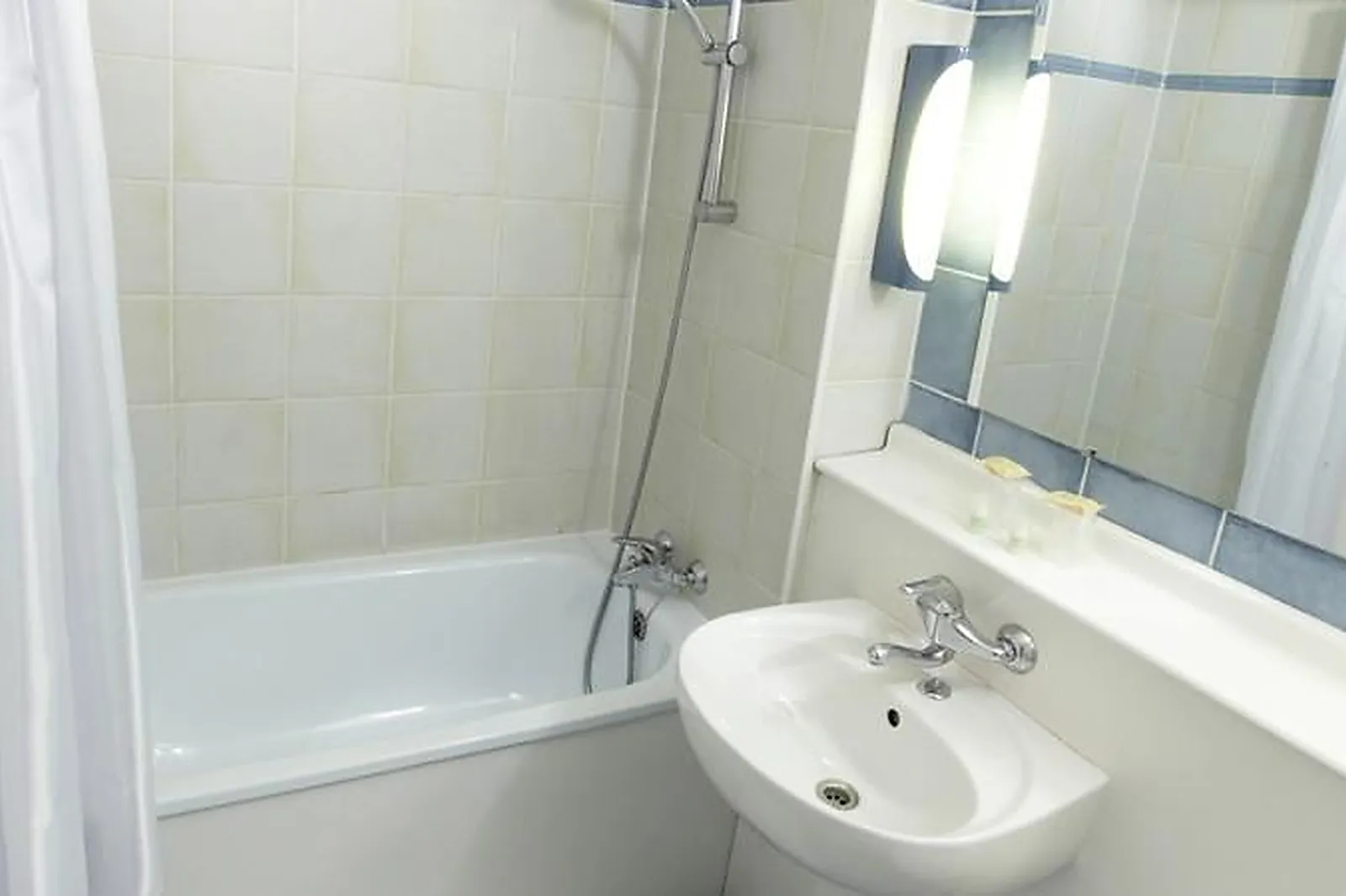 Lieux événementiels, CAMPANILE LYON EST - BRON EUREXPO