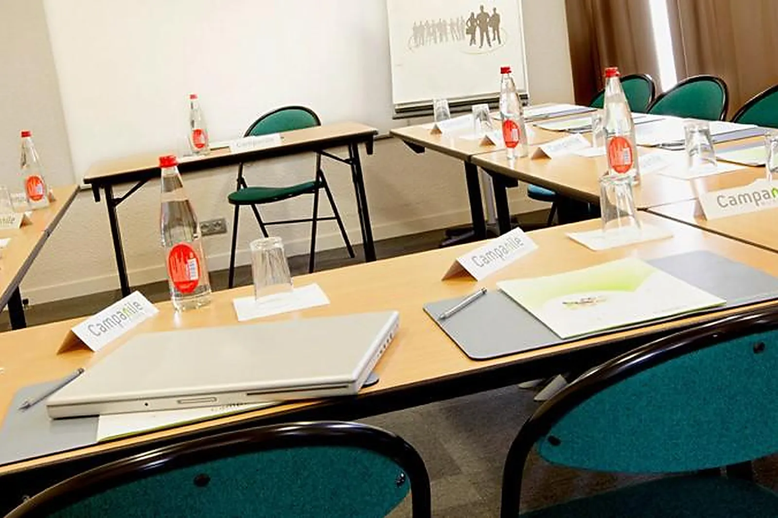 Lieux événementiels, CAMPANILE LYON EST - BRON EUREXPO