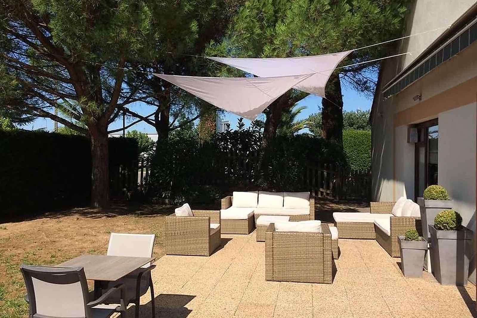 Lieux événementiels, CAMPANILE MARMANDE