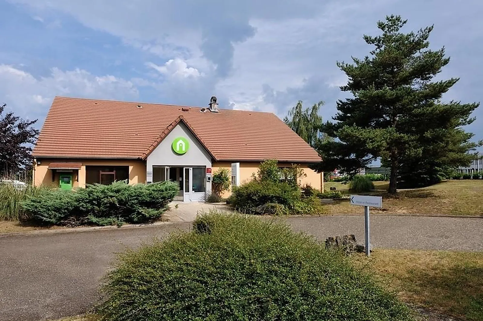 Lieux événementiels, CAMPANILE MOULINS AVERMES