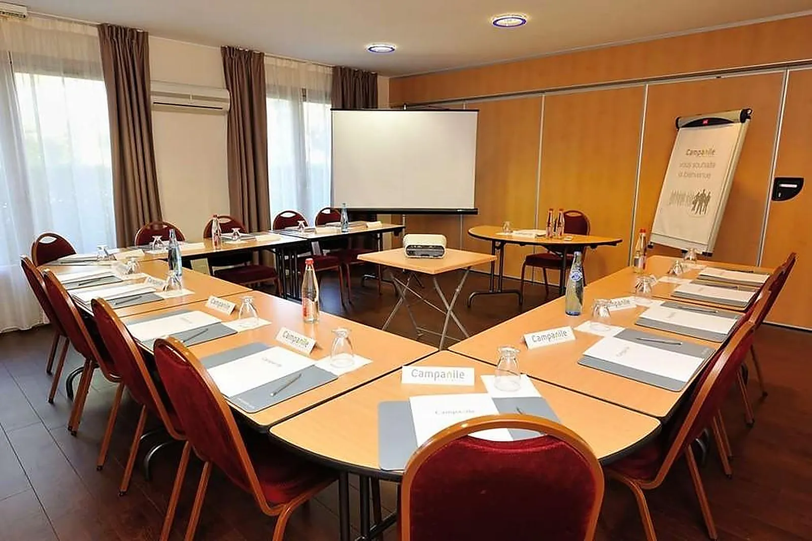Lieux événementiels, CAMPANILE ORANGE