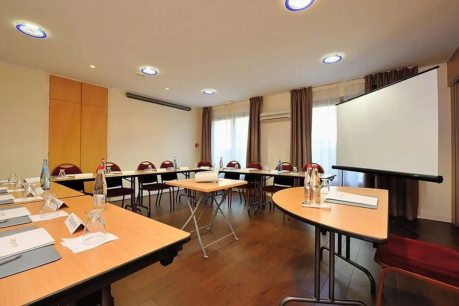 Lieux événementiels, CAMPANILE ORANGE