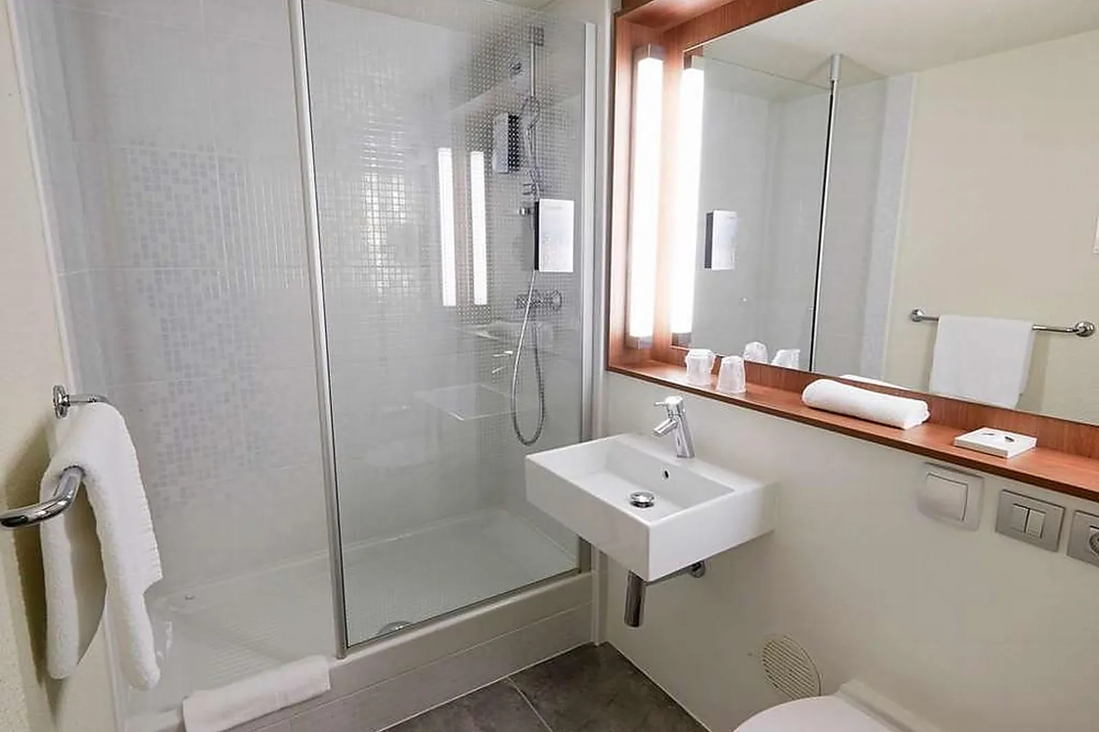 Lieux événementiels, CAMPANILE ORANGE