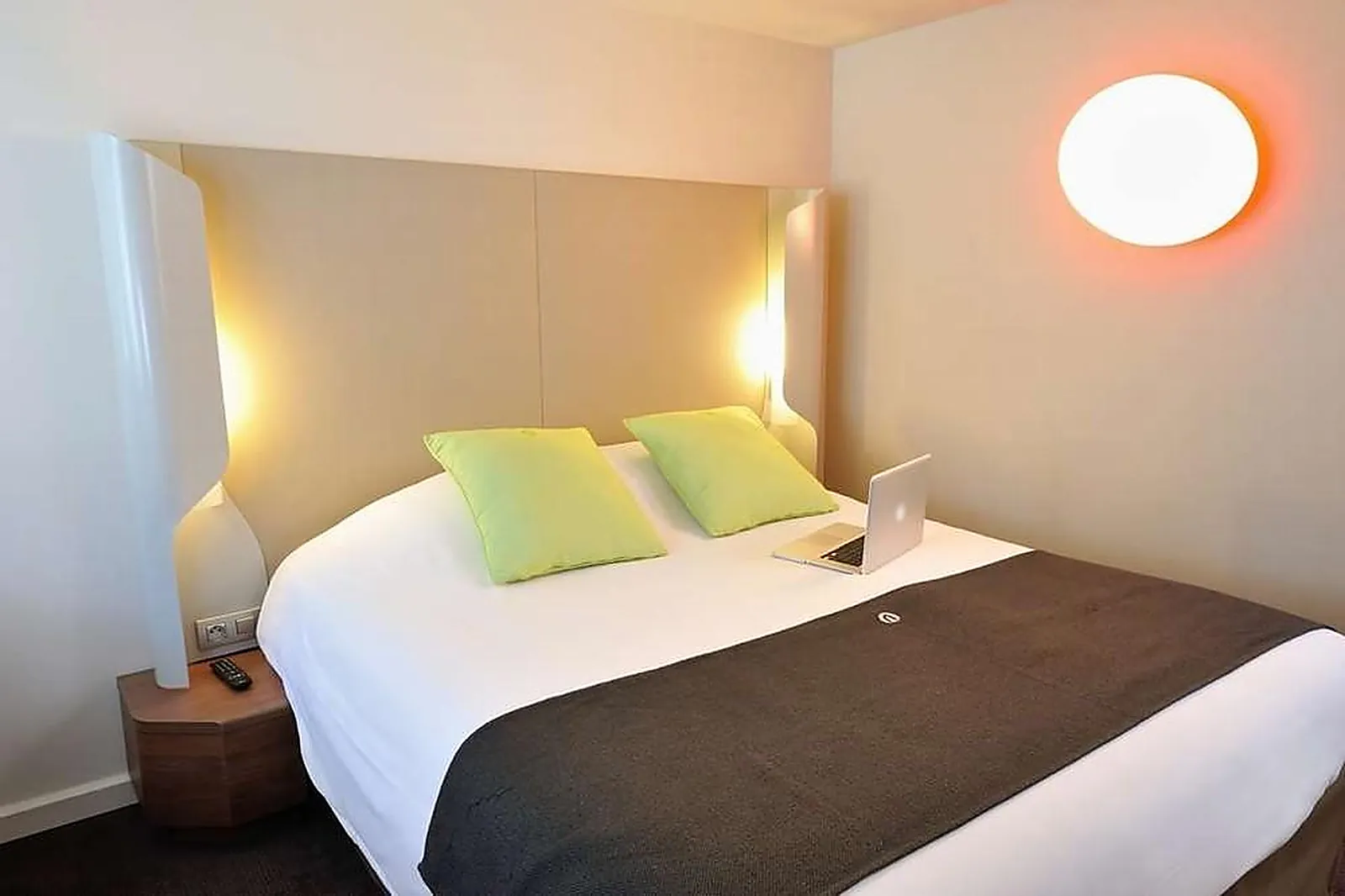 Lieux événementiels, CAMPANILE ORANGE