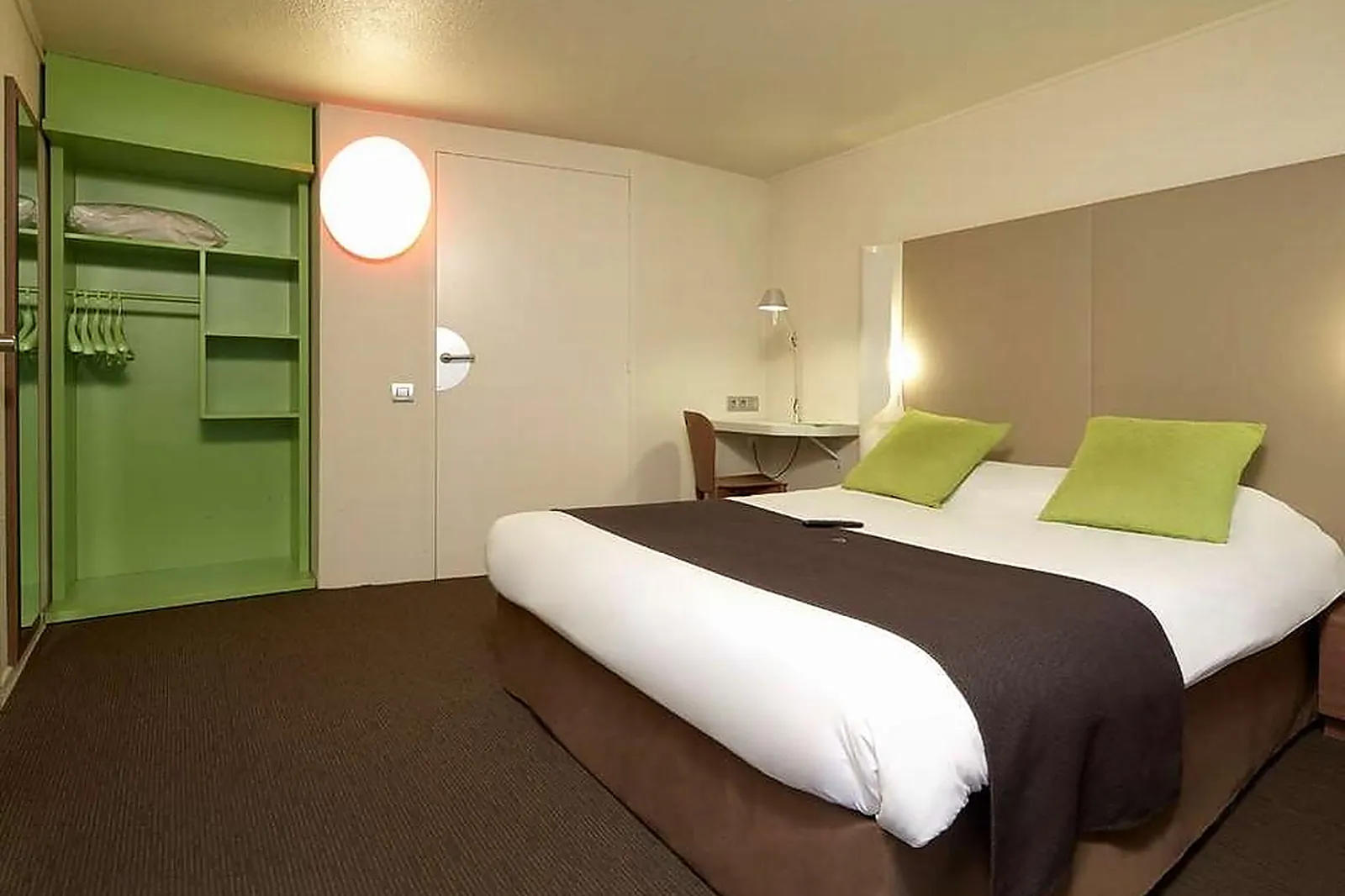 Lieux événementiels, CAMPANILE PARIS NORD ECOUEN LA CROIX VERTE