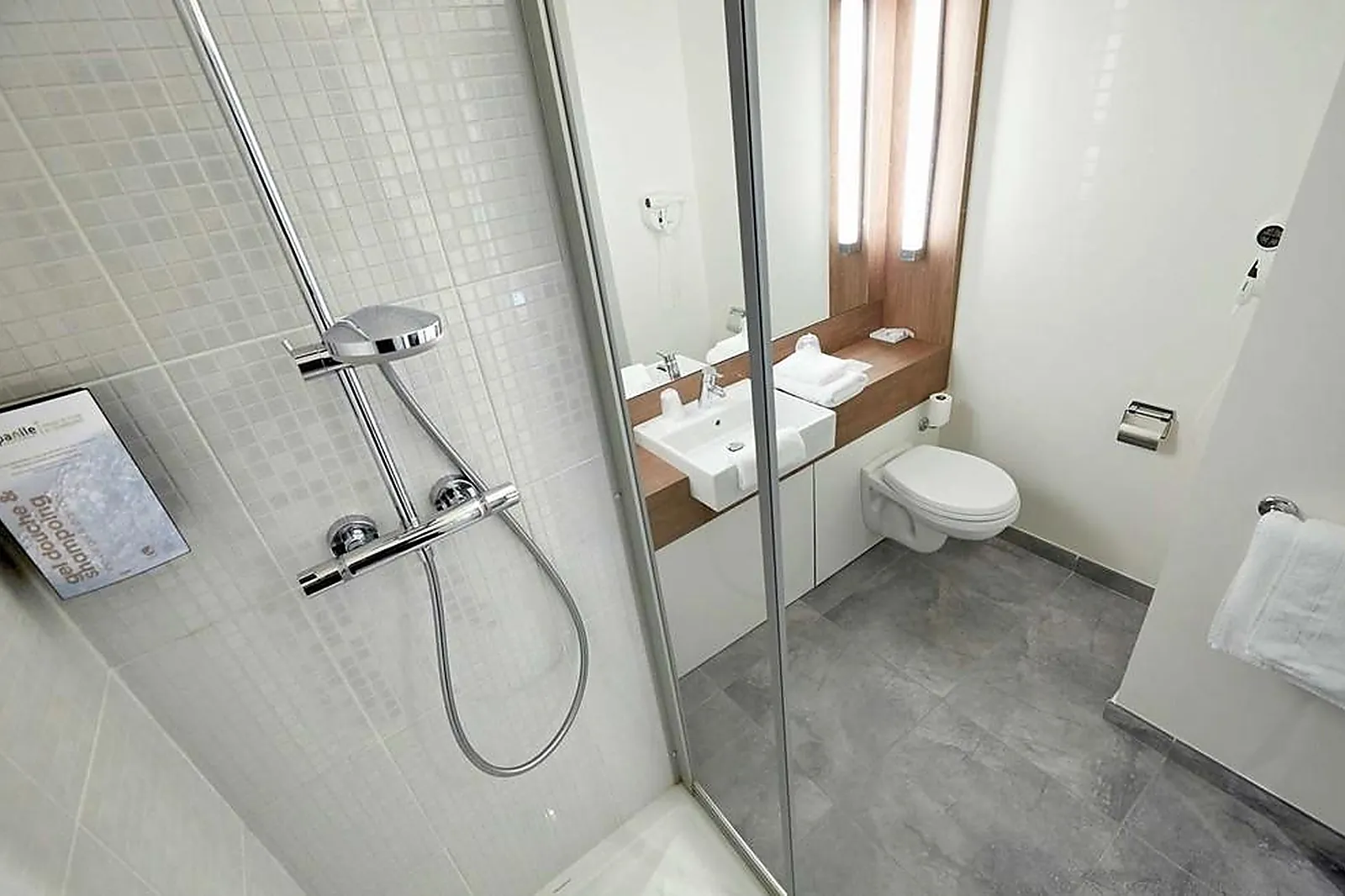 Lieux événementiels, CAMPANILE PARIS OUEST - CHAVILLE