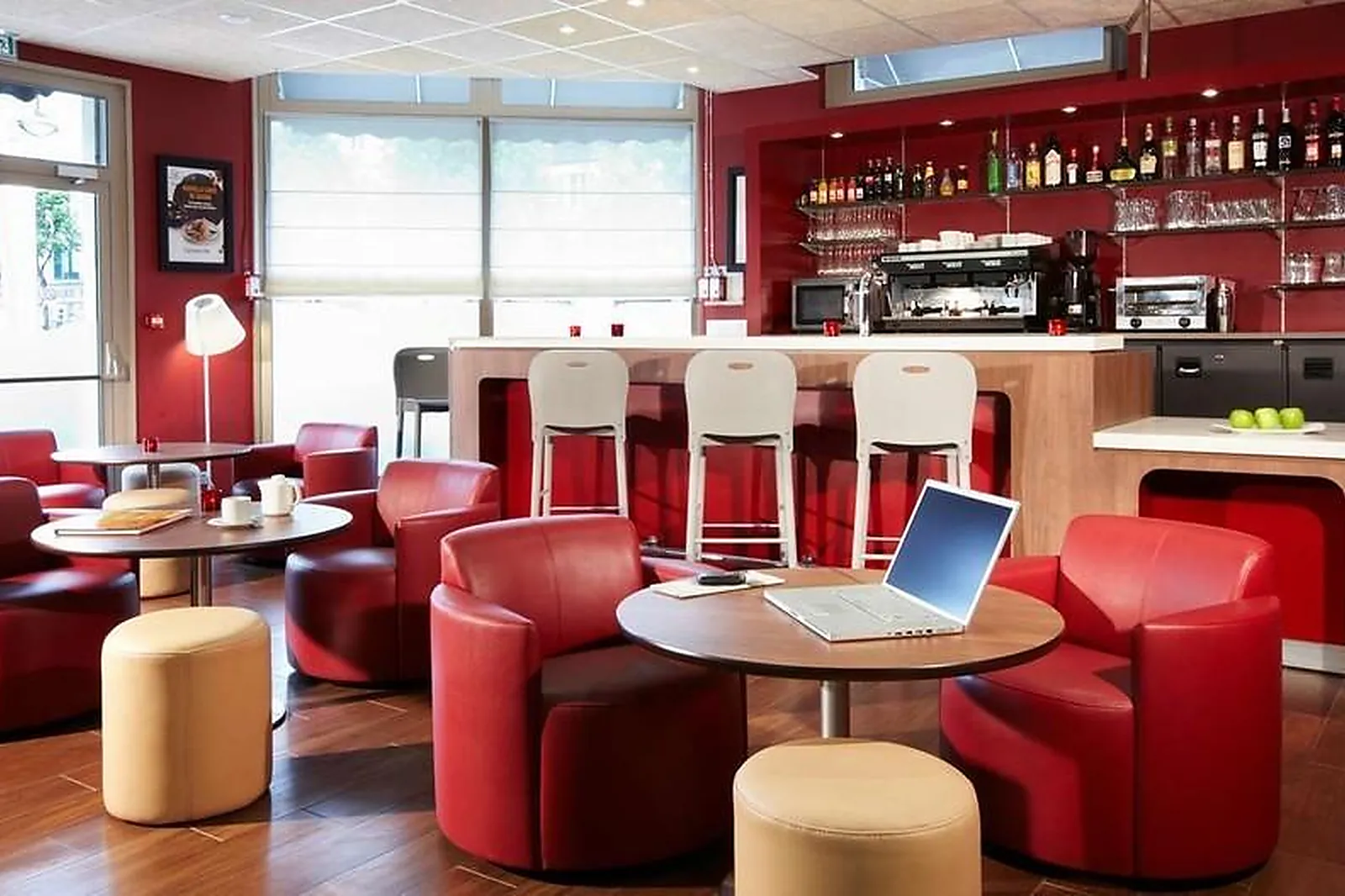 Lieux événementiels, CAMPANILE PARIS OUEST - CHAVILLE