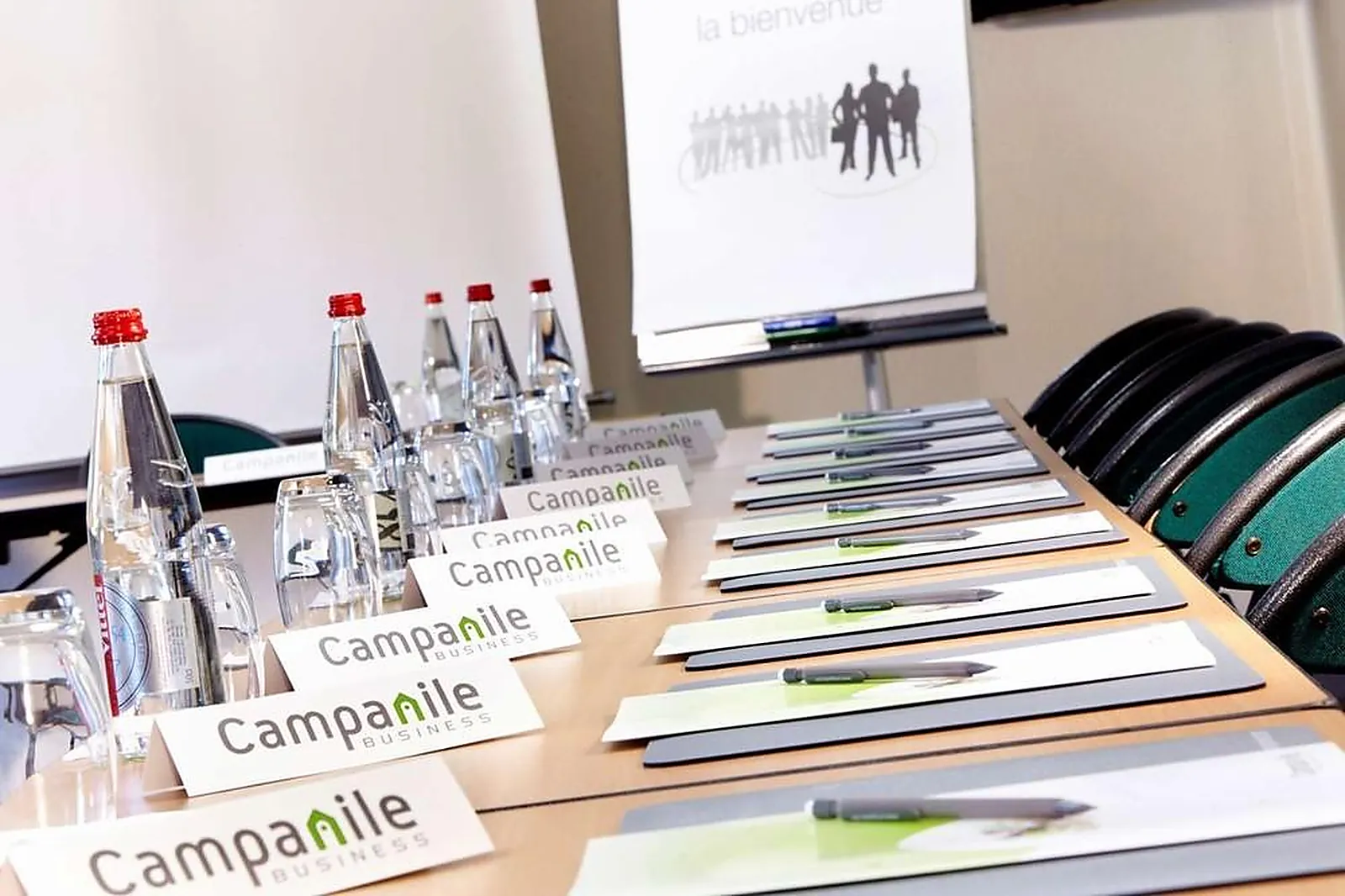 Lieux événementiels, CAMPANILE PARIS OUEST - CHAVILLE