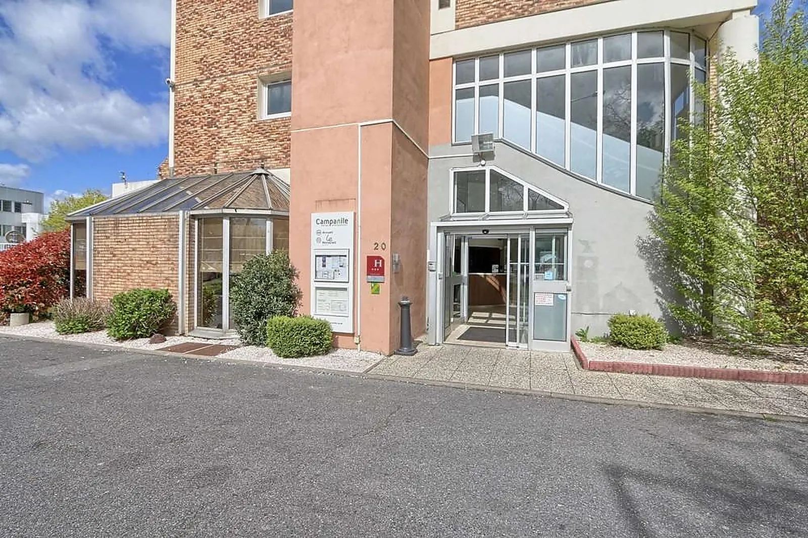 Lieux événementiels, CAMPANILE PARIS OUEST NANTERRE LA DÉFENSE