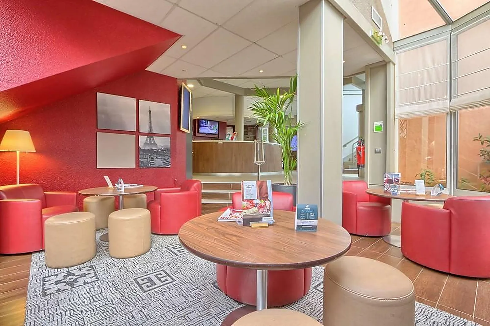 Lieux événementiels, CAMPANILE PARIS OUEST NANTERRE LA DÉFENSE