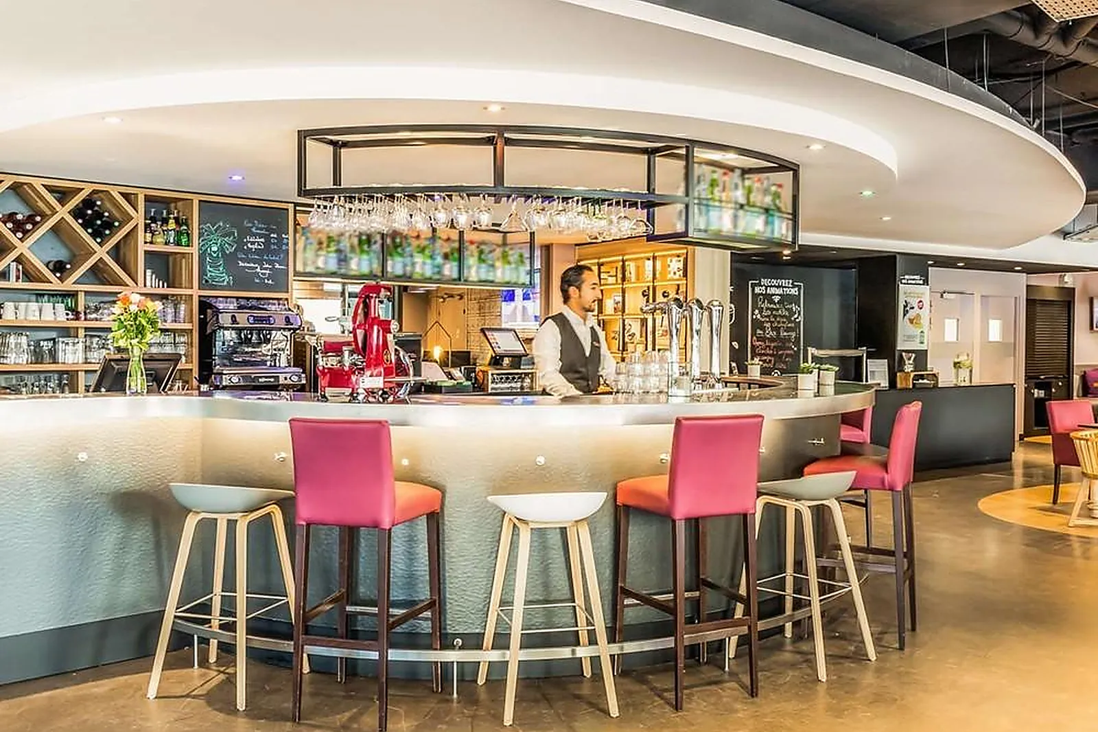 Lieux événementiels, CAMPANILE PARIS OUEST PONT DE SURESNES