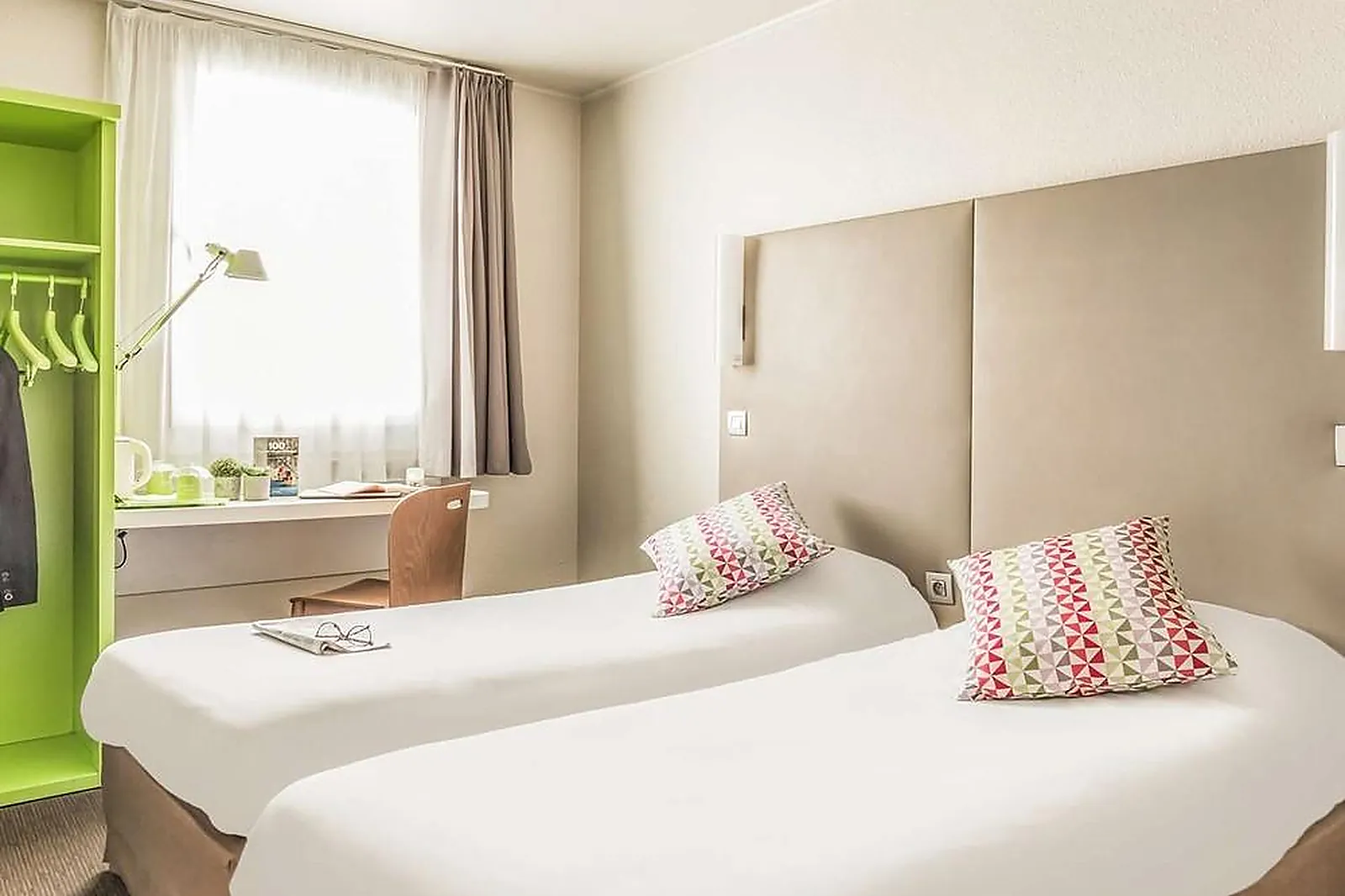 Lieux événementiels, CAMPANILE PARIS OUEST PONT DE SURESNES