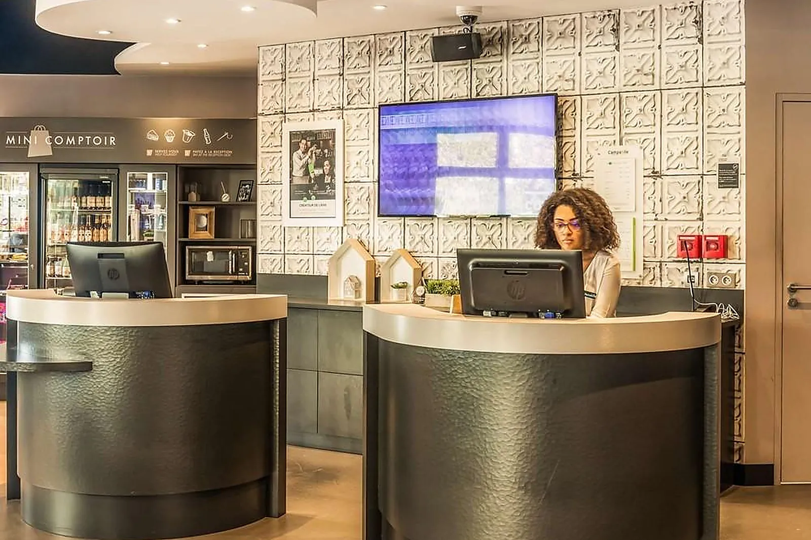 Lieux événementiels, CAMPANILE PARIS OUEST PONT DE SURESNES