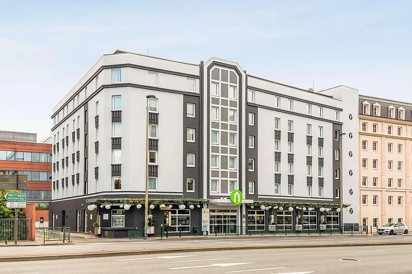 Lieux événementiels, CAMPANILE PARIS OUEST PONT DE SURESNES