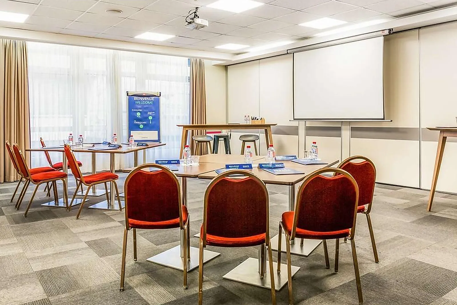 Lieux événementiels, CAMPANILE PARIS OUEST PONT DE SURESNES