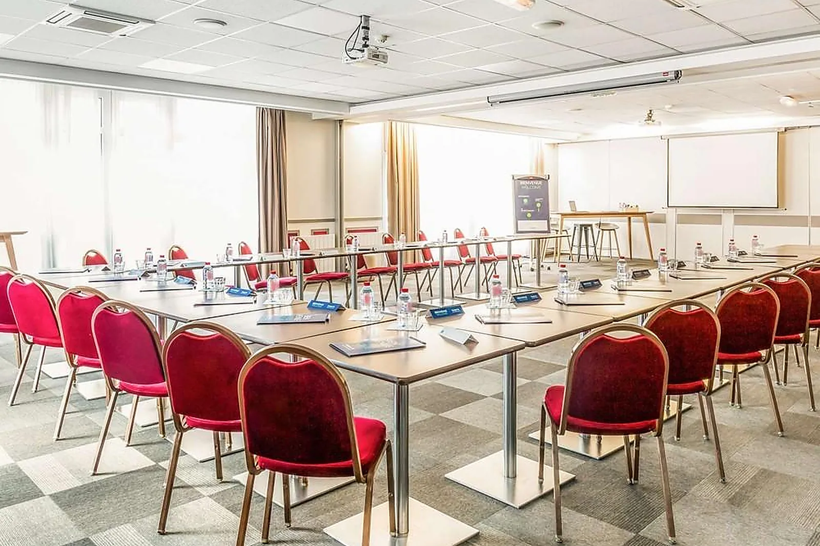 Lieux événementiels, CAMPANILE PARIS OUEST PONT DE SURESNES