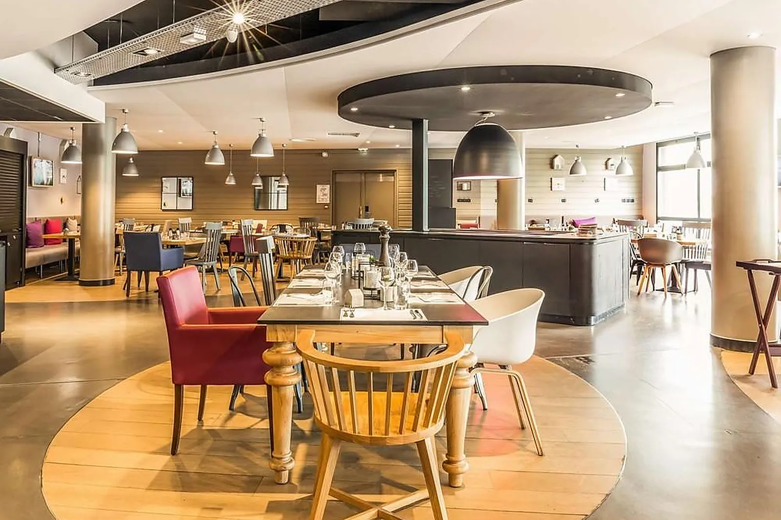 Lieux événementiels, CAMPANILE PARIS OUEST PONT DE SURESNES