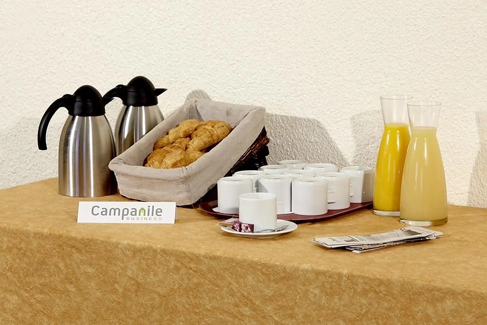 Lieux événementiels, CAMPANILE PAU