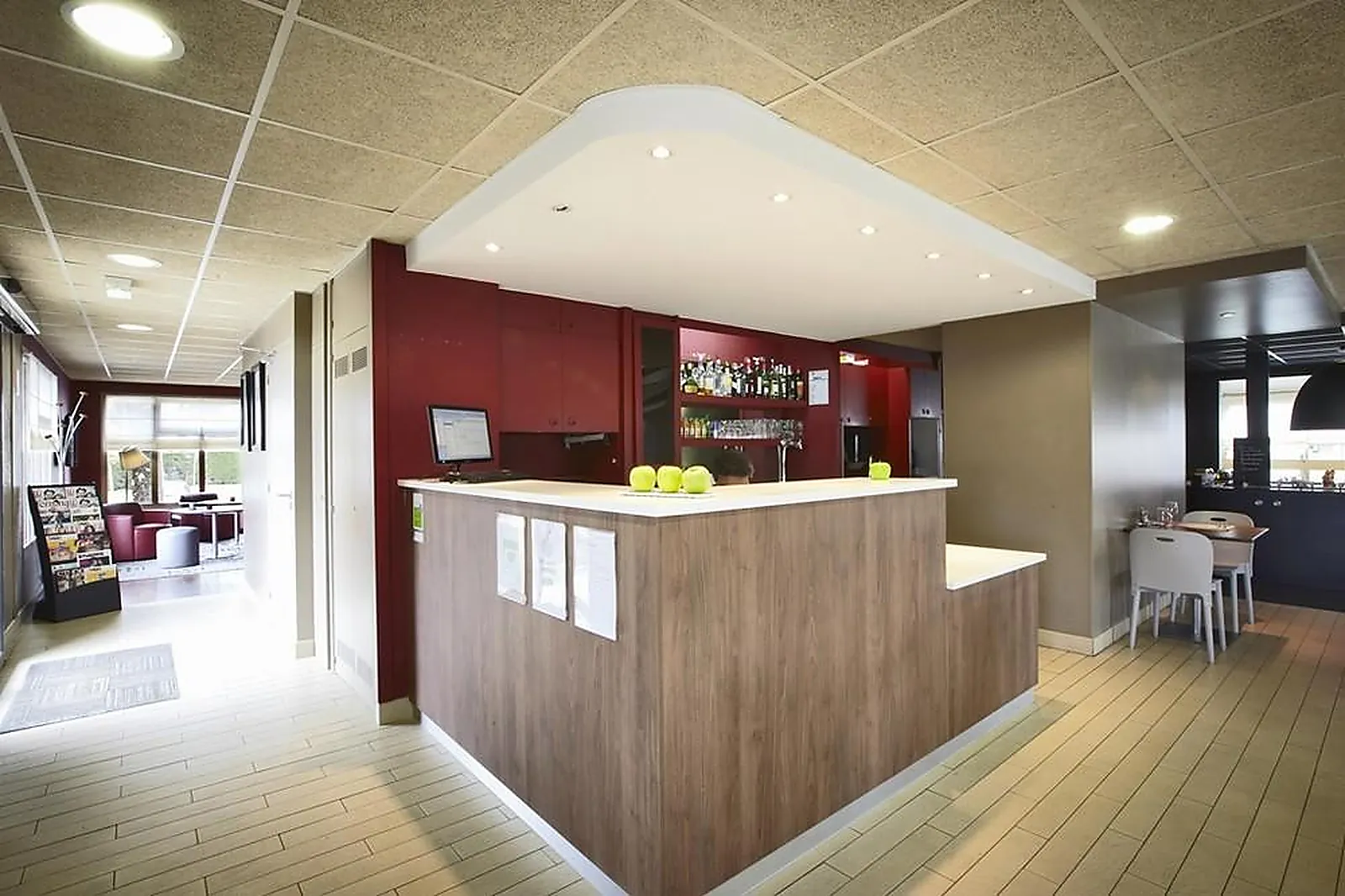 Lieux événementiels, CAMPANILE PAU