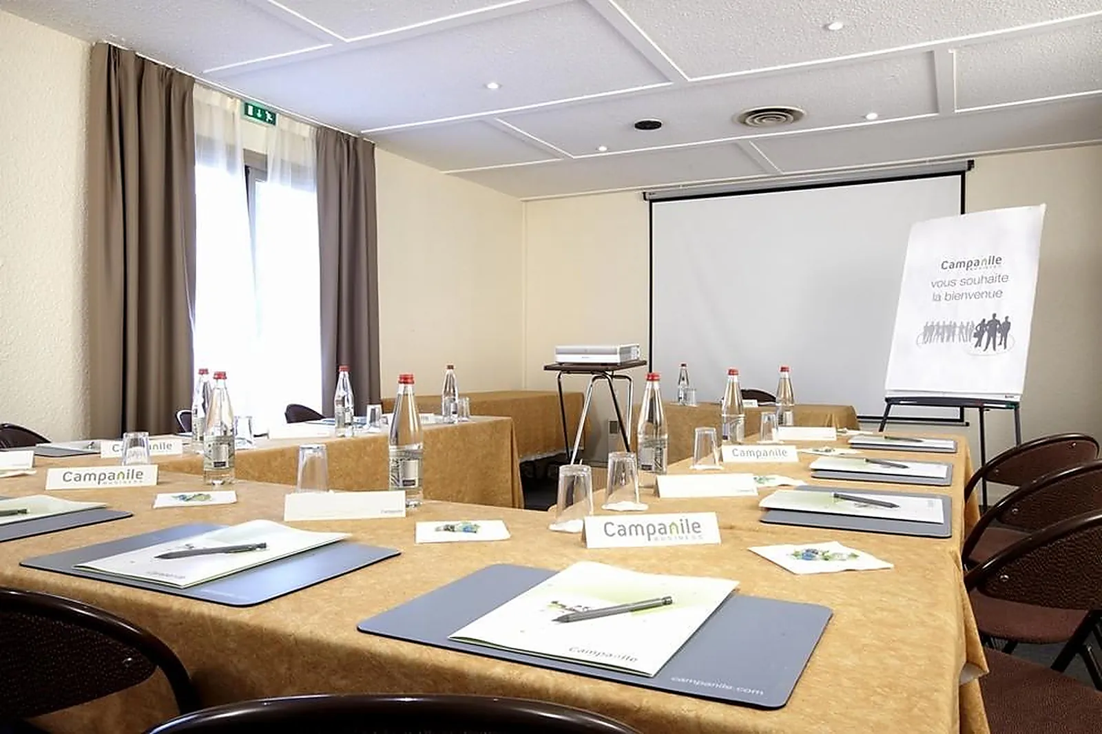 Lieux événementiels, CAMPANILE PAU