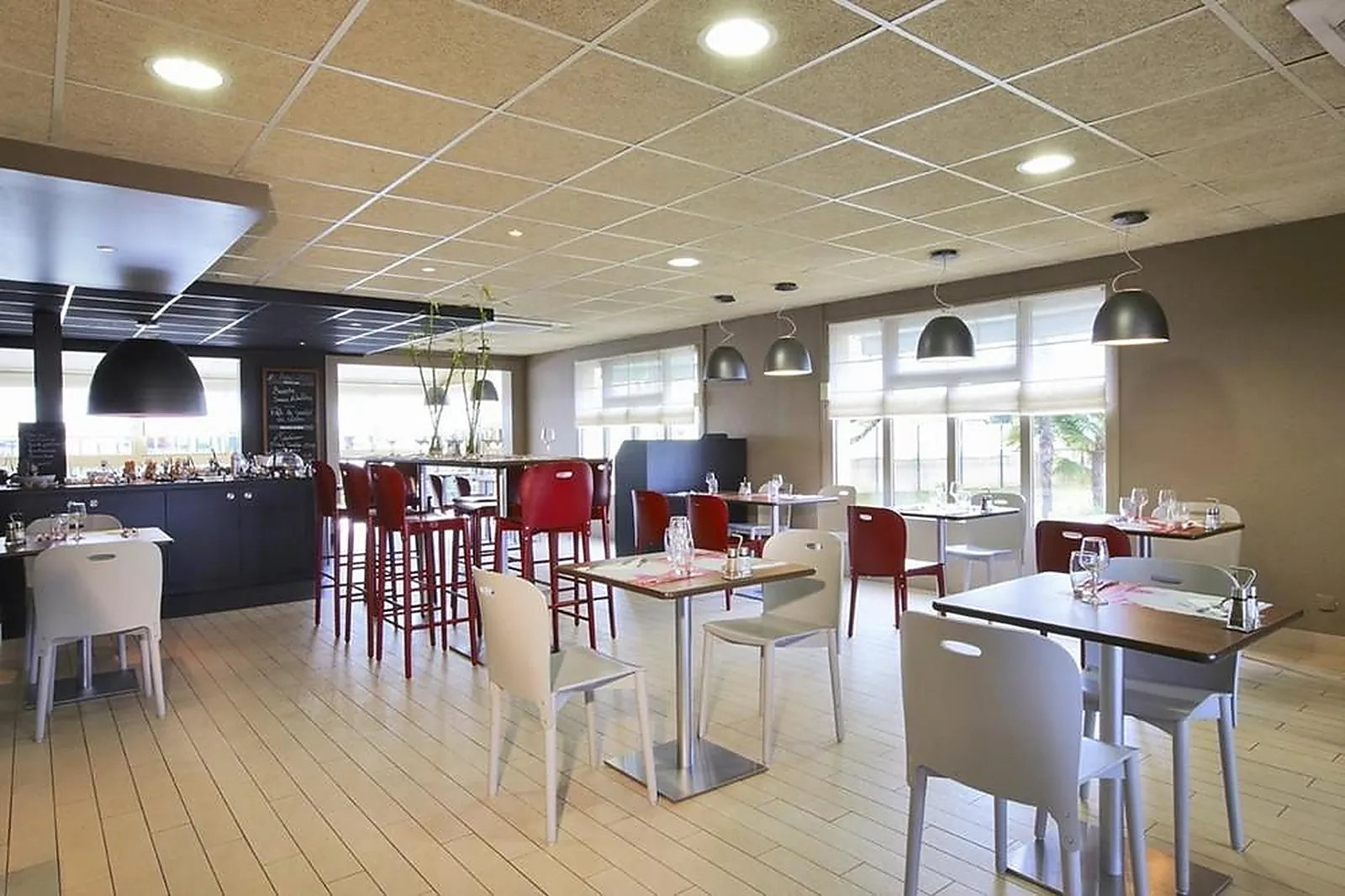 Lieux événementiels, CAMPANILE PAU