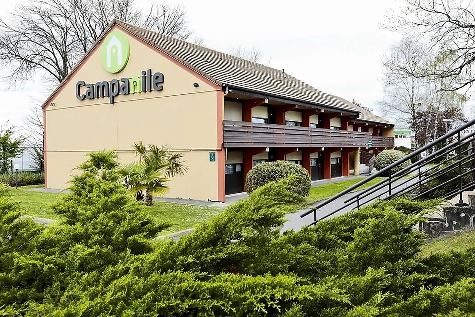 Lieux événementiels, CAMPANILE PAU