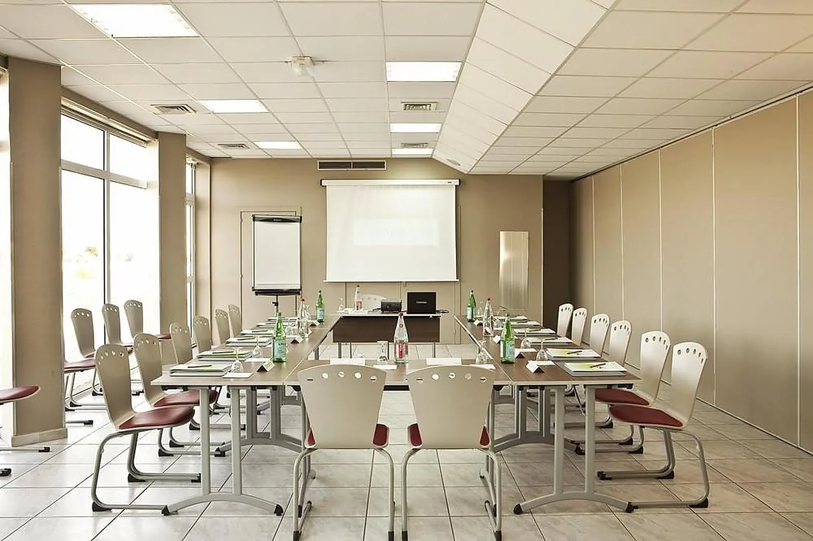 Lieux événementiels, CAMPANILE PERPIGNAN AÉROPORT