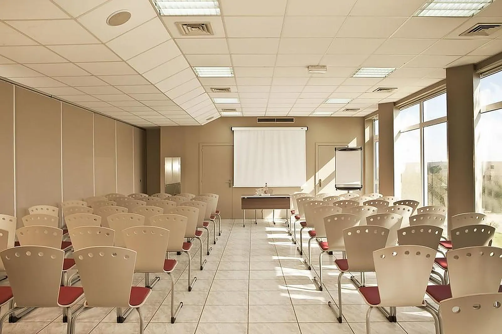 Lieux événementiels, CAMPANILE PERPIGNAN AÉROPORT