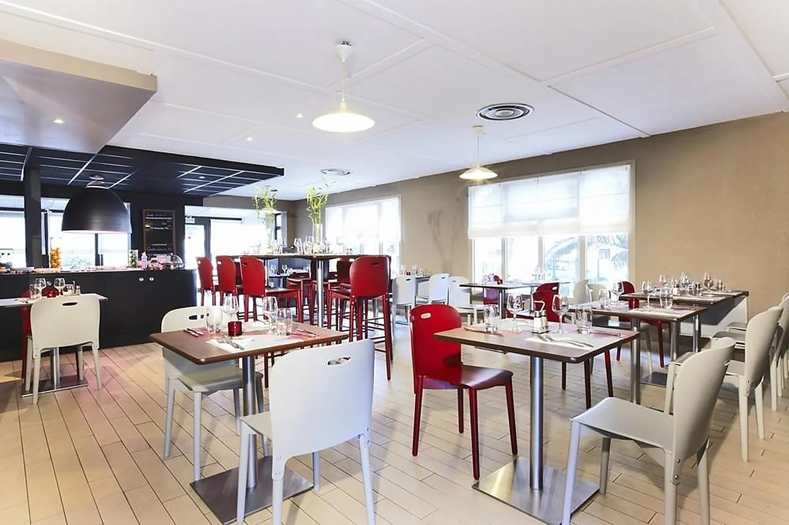 Lieux événementiels, CAMPANILE PERPIGNAN SUD