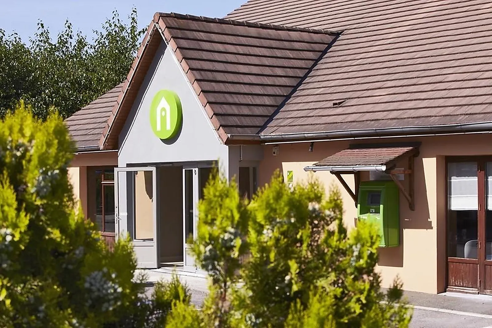 Lieux événementiels, CAMPANILE PLAISIR