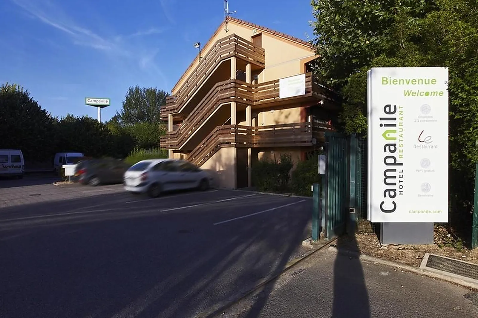 Lieux événementiels, CAMPANILE PLAISIR