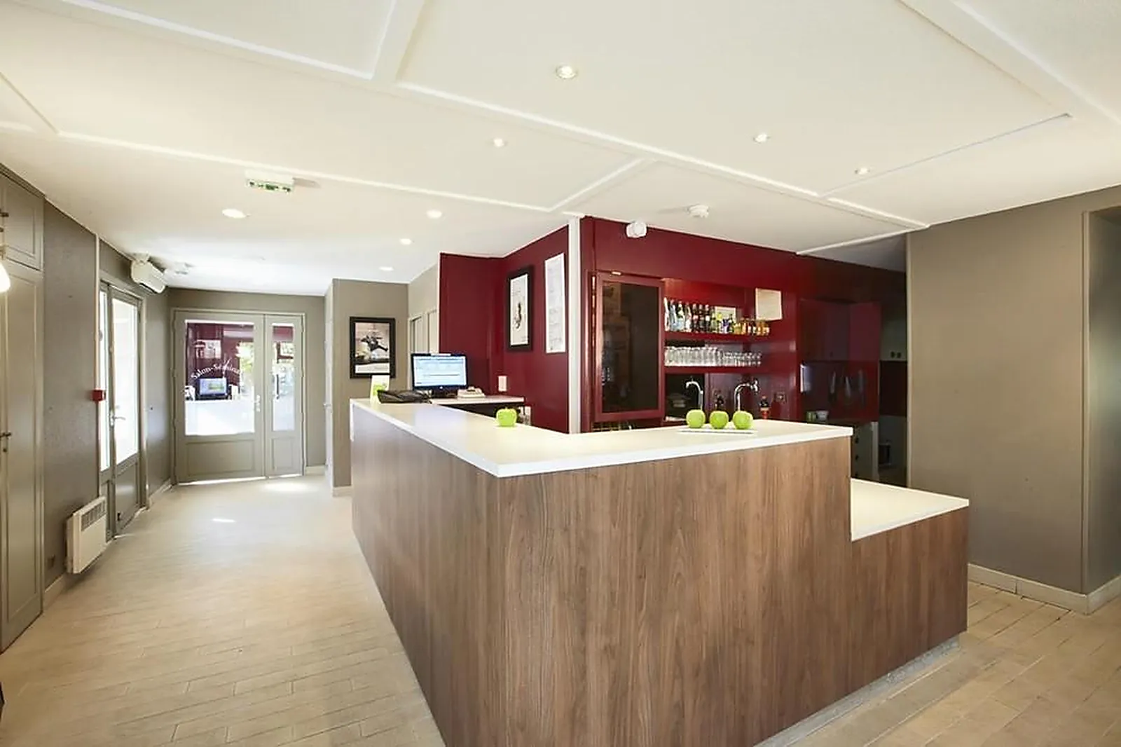 Lieux événementiels, CAMPANILE PLAISIR