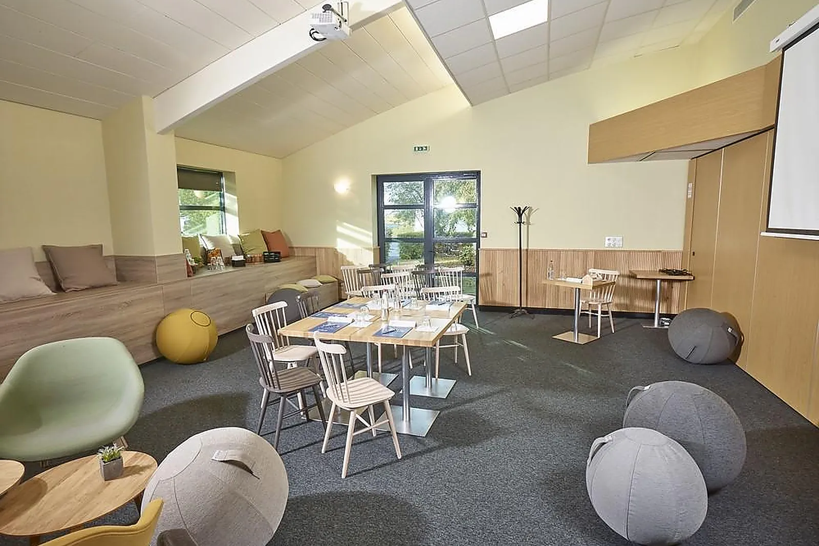 Lieux événementiels, CAMPANILE POITIERS - SITE DU FUTUROSCOPE