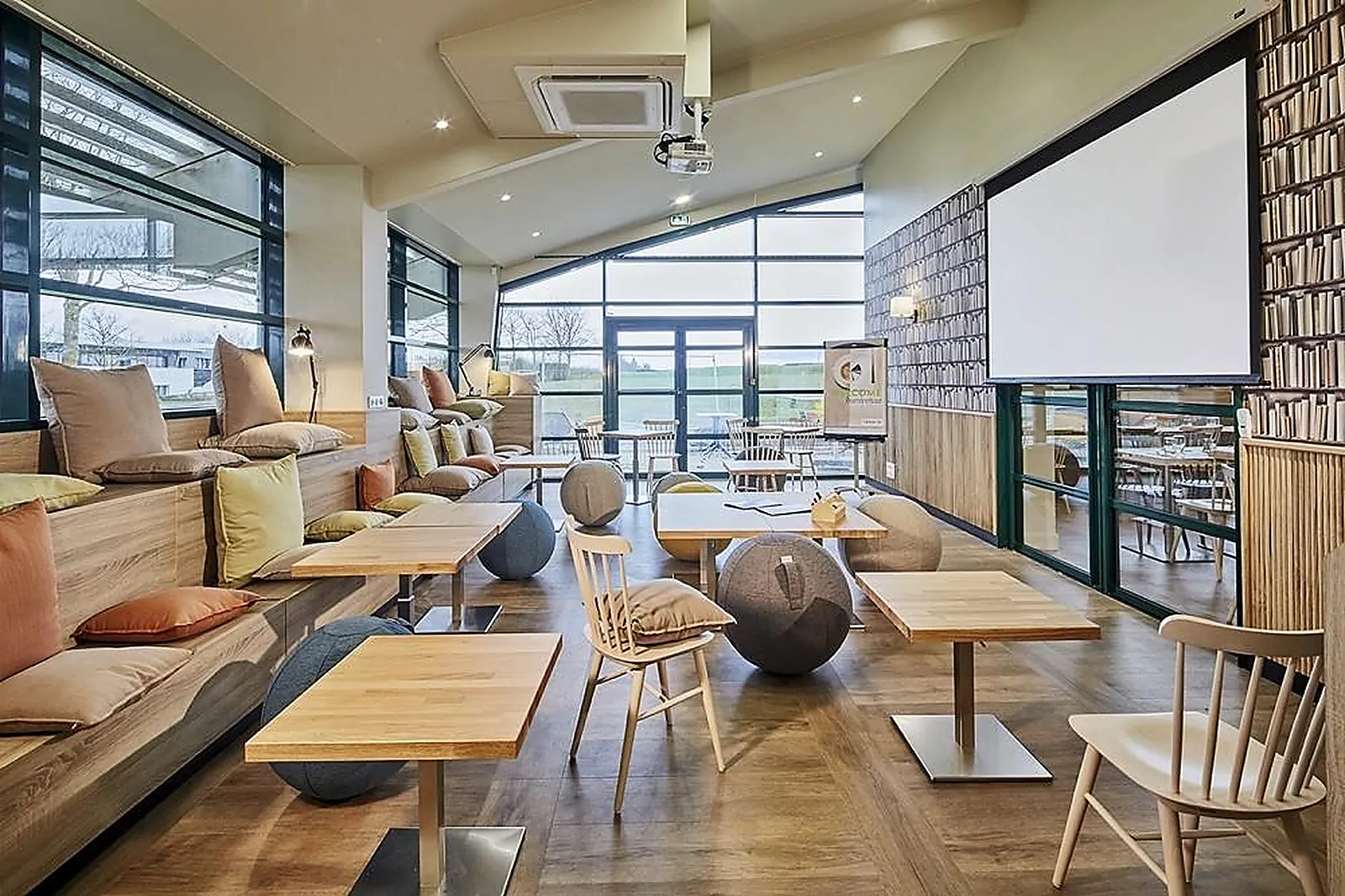 Lieux événementiels, CAMPANILE POITIERS - SITE DU FUTUROSCOPE