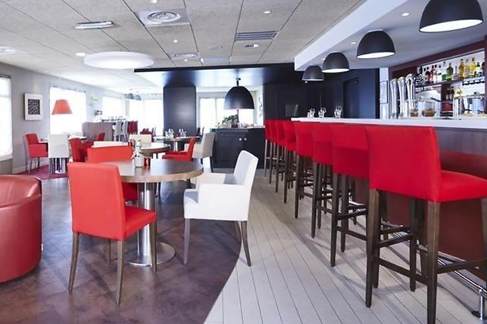 Lieux événementiels, CAMPANILE REIMS OUEST