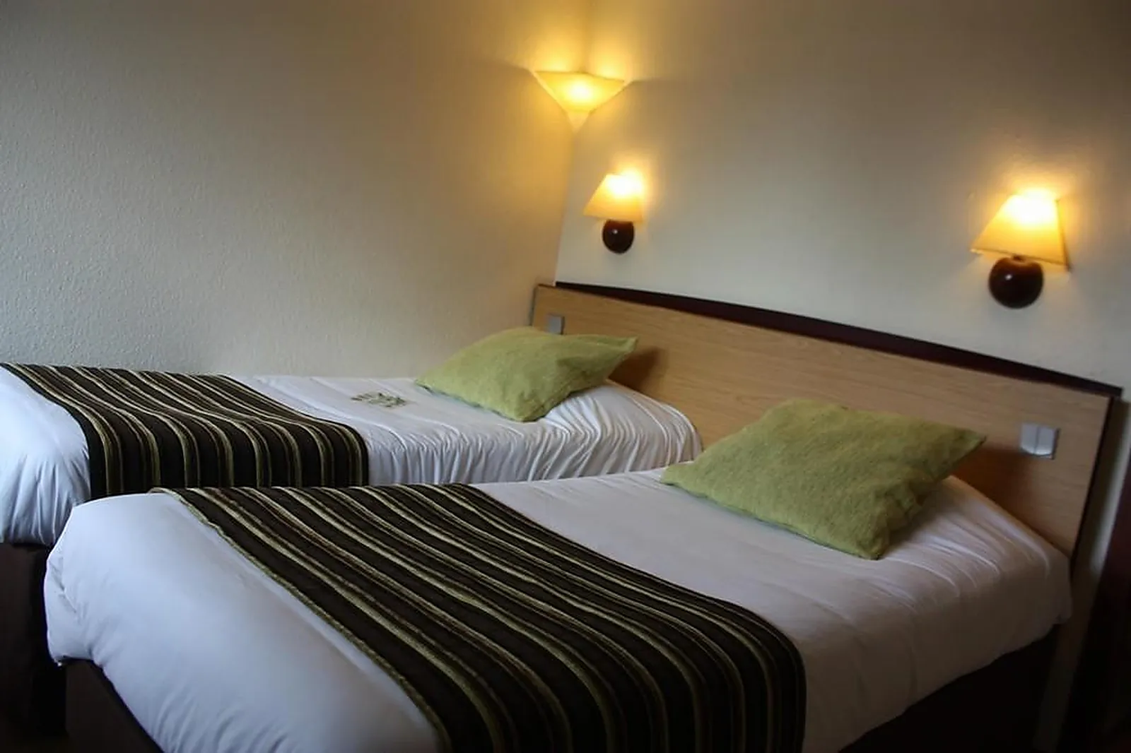 Lieux événementiels, CAMPANILE REIMS OUEST