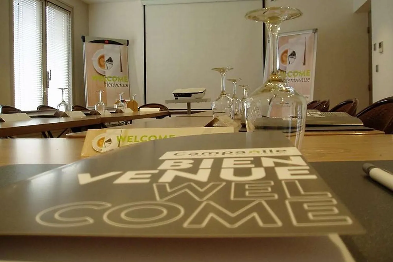 Lieux événementiels, CAMPANILE REIMS SUD BEZANNES