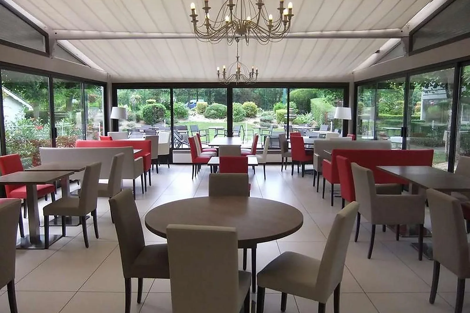 Lieux événementiels, CAMPANILE REIMS SUD BEZANNES