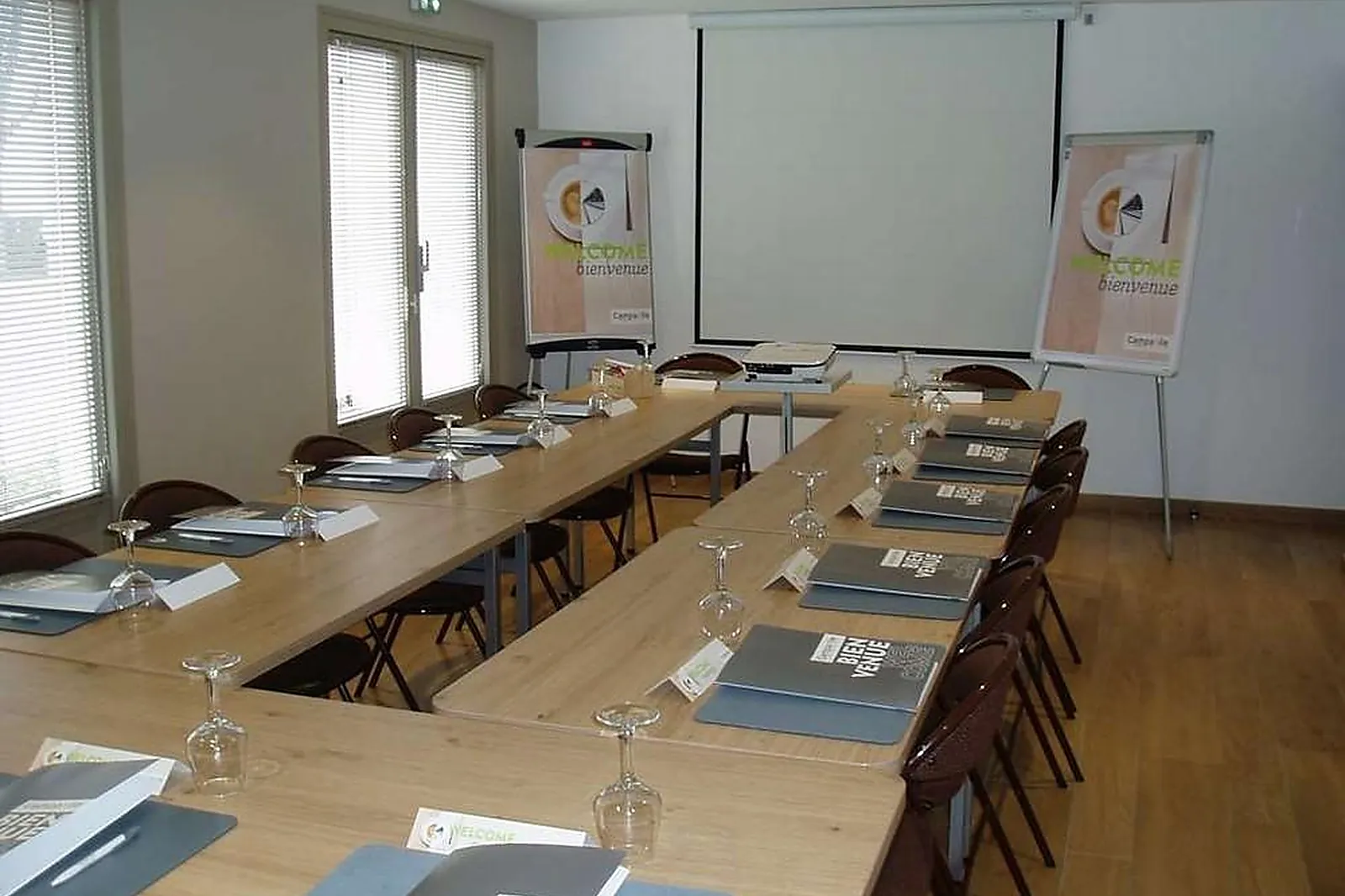 Lieux événementiels, CAMPANILE REIMS SUD BEZANNES