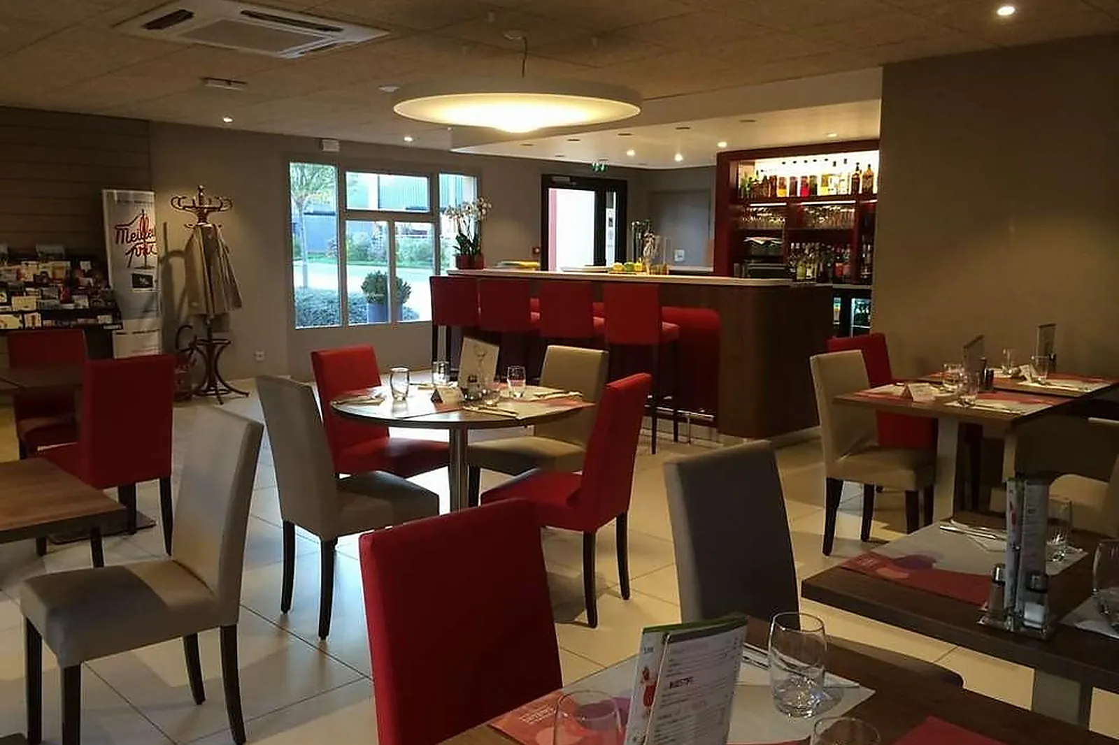 Lieux événementiels, CAMPANILE REIMS SUD BEZANNES