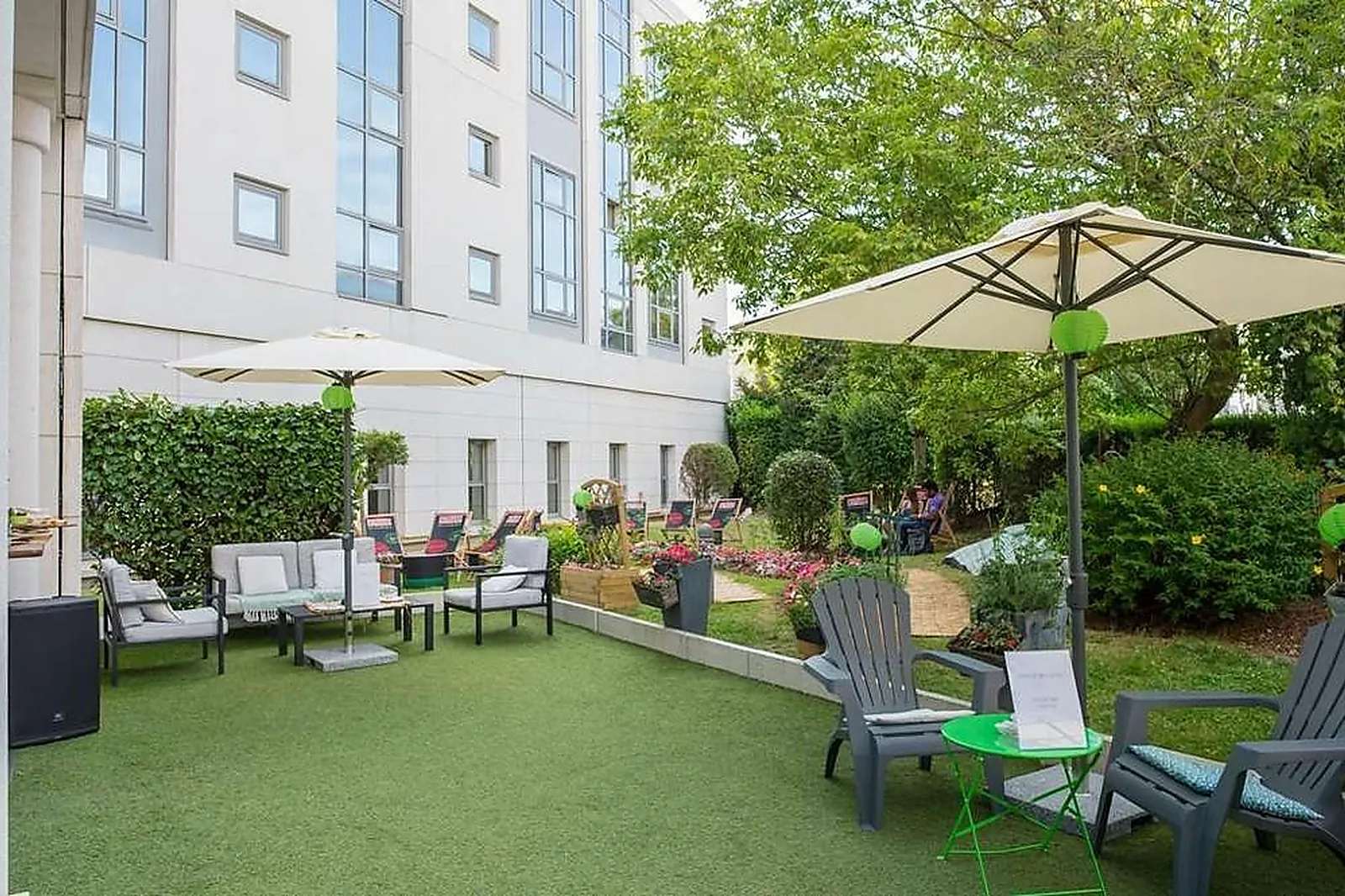 Lieux événementiels, CAMPANILE ROISSY