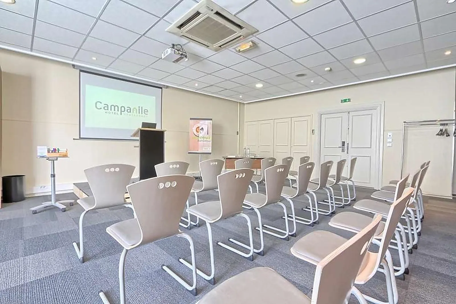 Lieux événementiels, CAMPANILE ROISSY